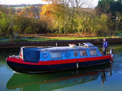 A boat coming into the lock at Cow Roast